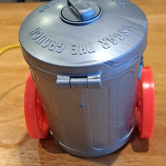 Vintage Fisher-Price 1977 Oscar the Grouch pop up pull toy - Picture 8 of 12